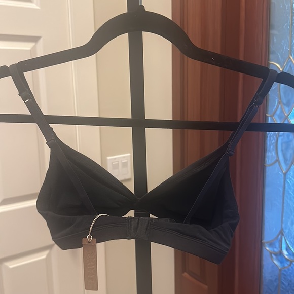 SKIMS COTTON JERSEY TRIANGLE BRALETTE in Onyx NEW - Picture 10 of 12